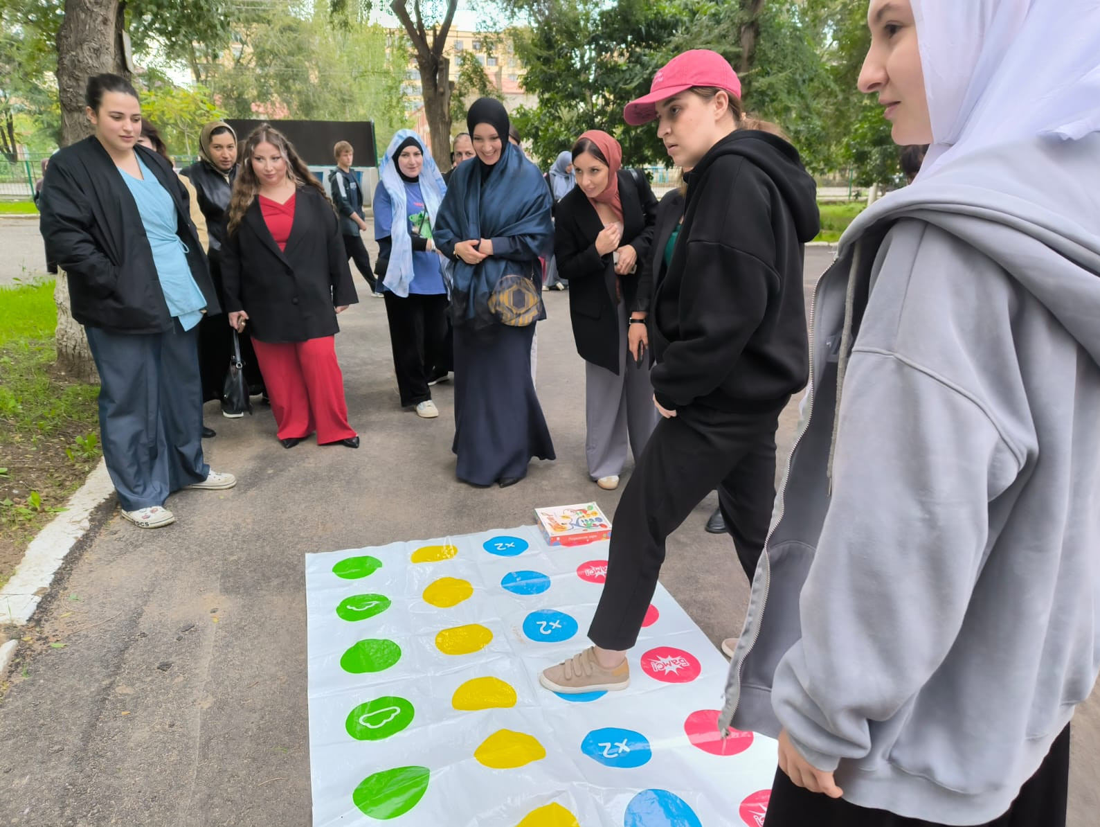 Представители "Семейная галерея" и " Токио" в гостях у воспитанников детского дома.